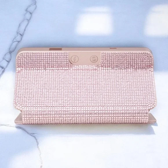 Riki Loves Riki POWERFUL portable LED-lighted vanity mirror power bank. - Picture 7 of 9